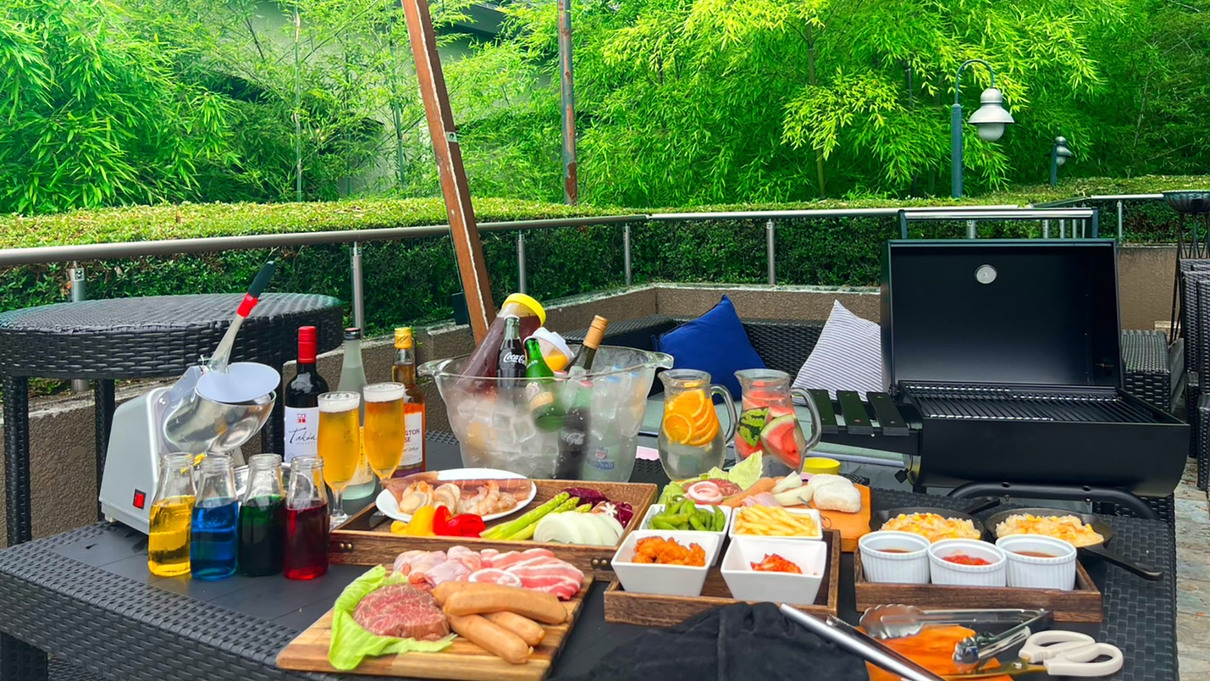 夏休み！緑のテラスでバーベキュー【黒毛和牛など豪華食材】飲み放題付（夕朝食付）