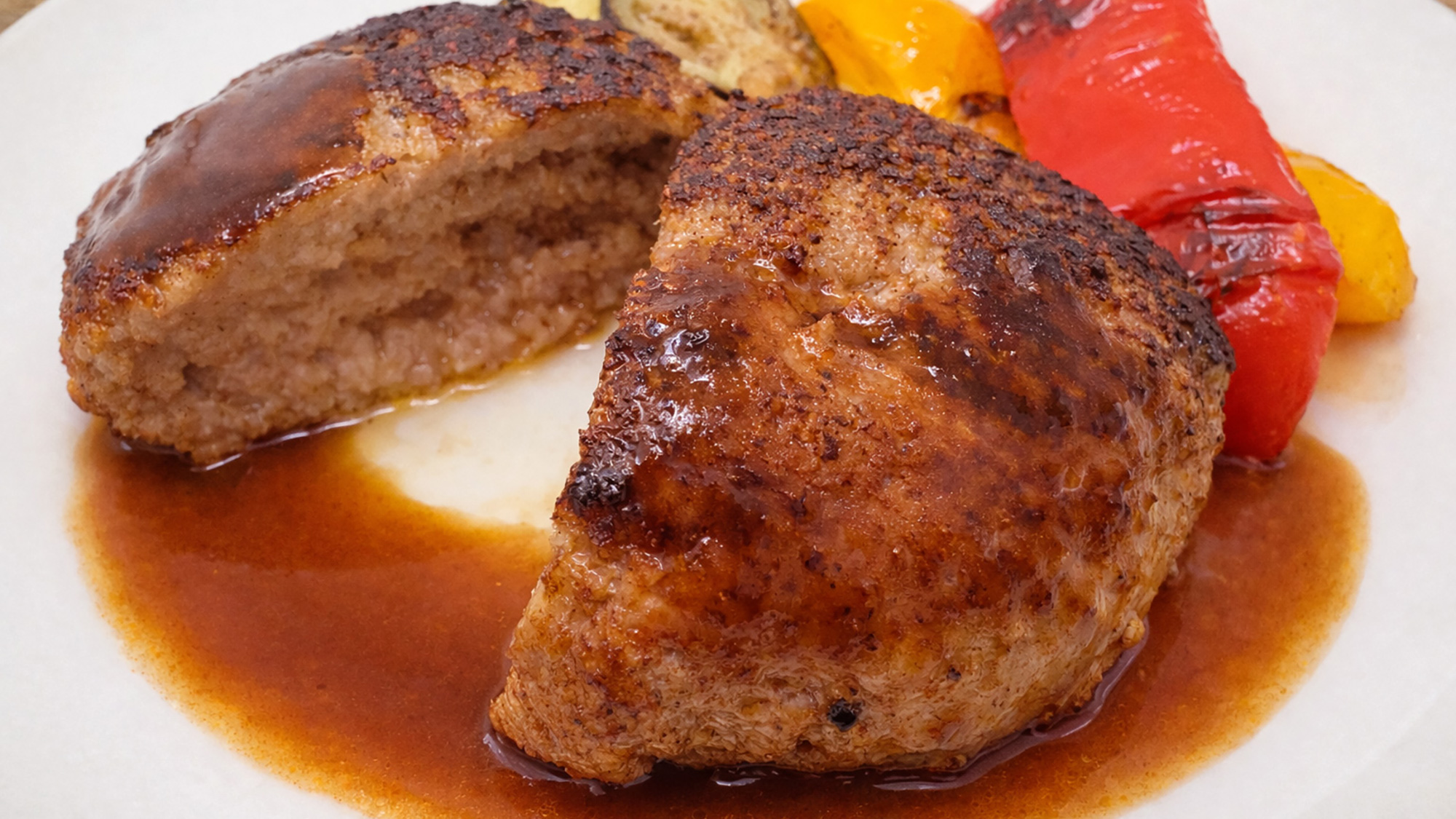 手作りハンバーグのメイン料理