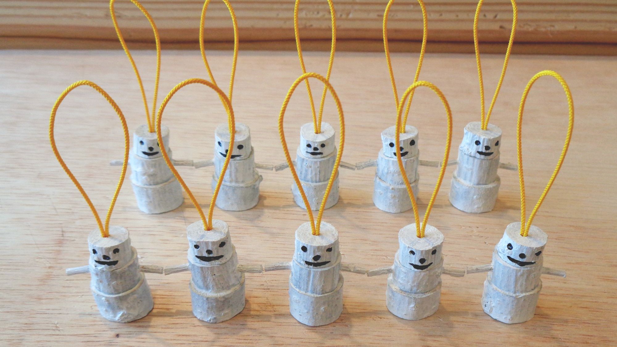 木の枝で作ったスノーマン