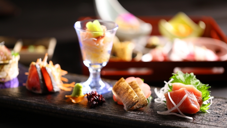 【極の宴】客室ミニバー+飲み放題90分特典付き特別プラン／1泊2食付