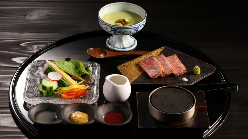 【基本プラン】天空の露天風呂と自家製引き上げ湯葉◆季節の会席を個室食事処で
