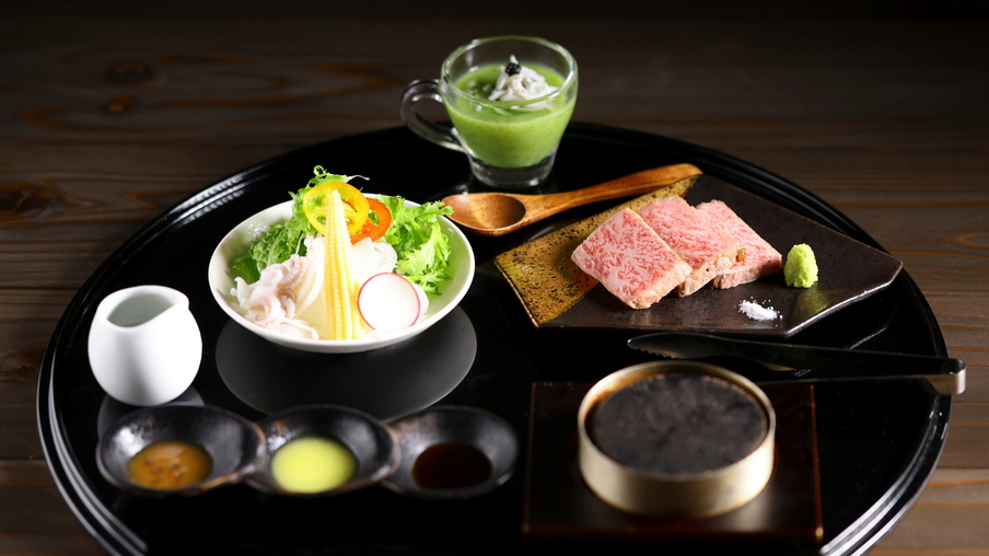 【2025夏】強肴「夏色ステーキ御膳」は和牛サーロインステーキで。サラダ、スープに夏の味がたっぷり