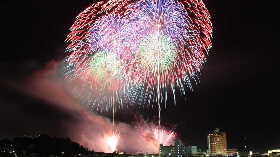 海上花火大会（写真提供／湯河原町）