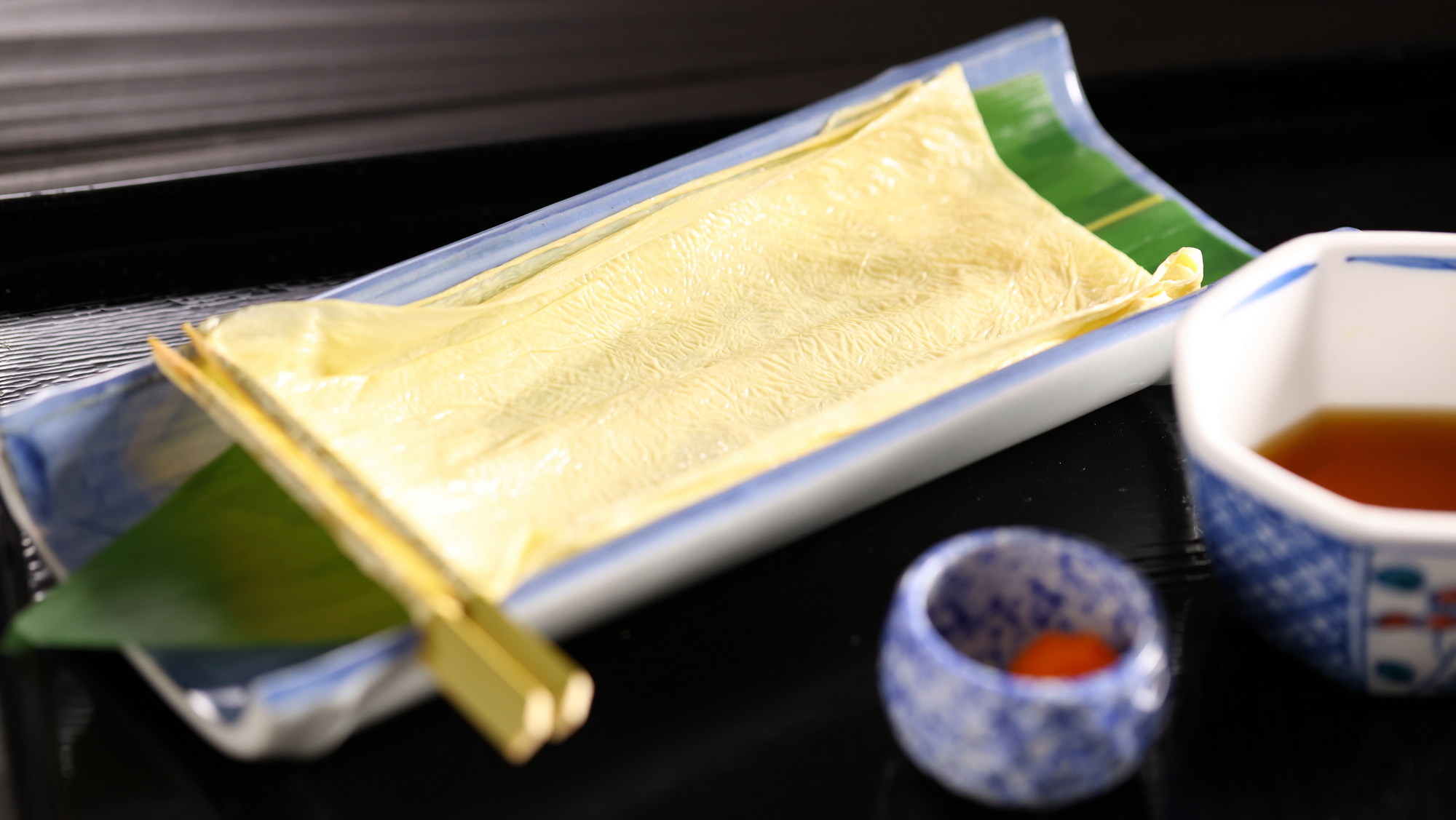 【2026春】先付／山翠楼名物「自家製引き上げ湯葉～ニンジンおろし＆わさび添え～」