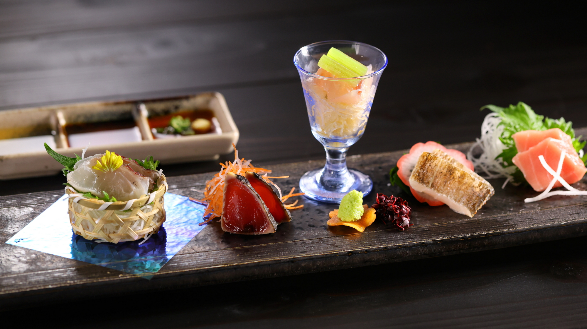 【2026春】お造り／地場産の刺身五種盛りは相模湾と駿河湾の二つの海の物語がテーマ