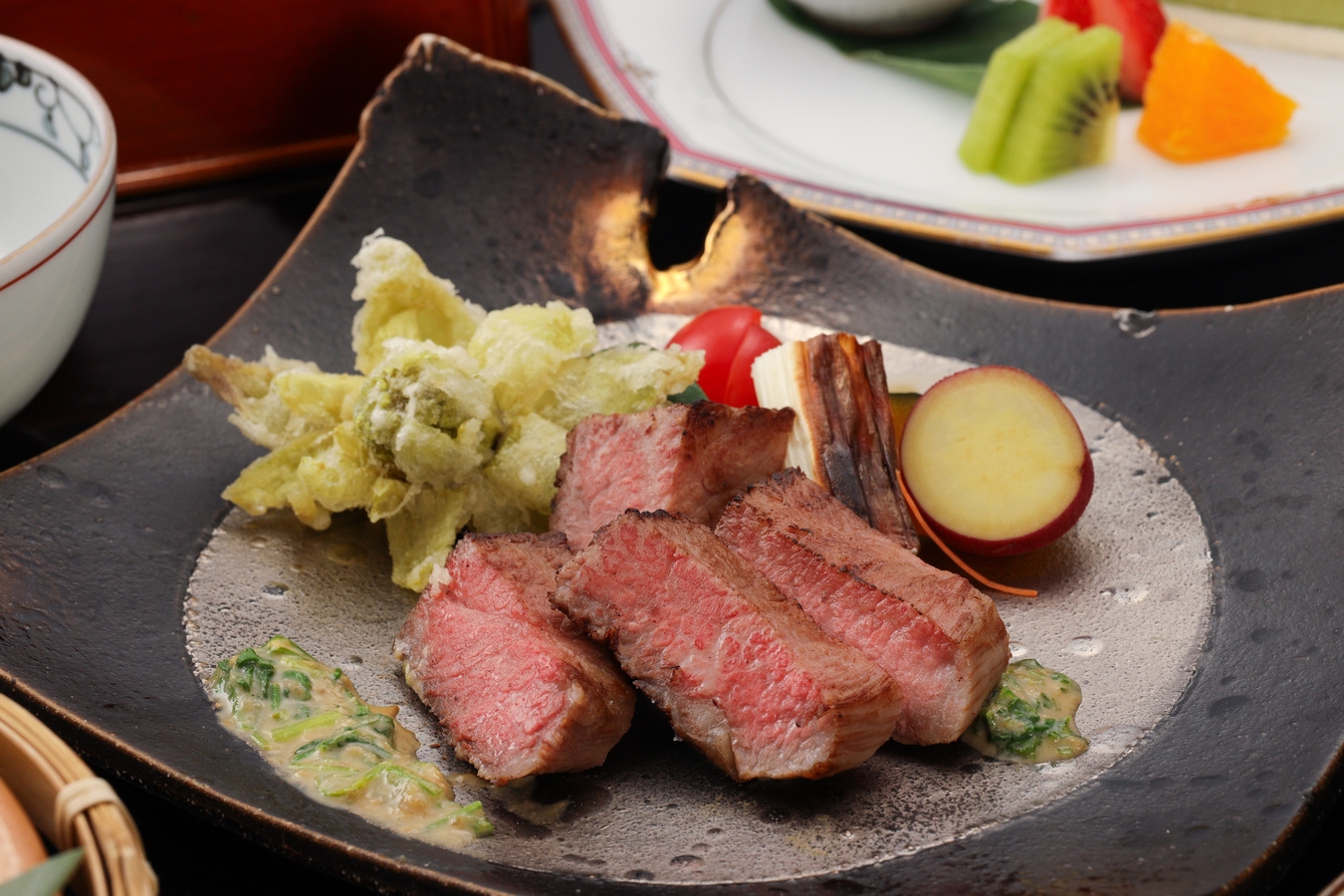 【プレミアム和会席】「極味会席」筍、たらの芽、ふきのとうなど春の山菜×飛騨牛ステーキを楽しむ〜♪