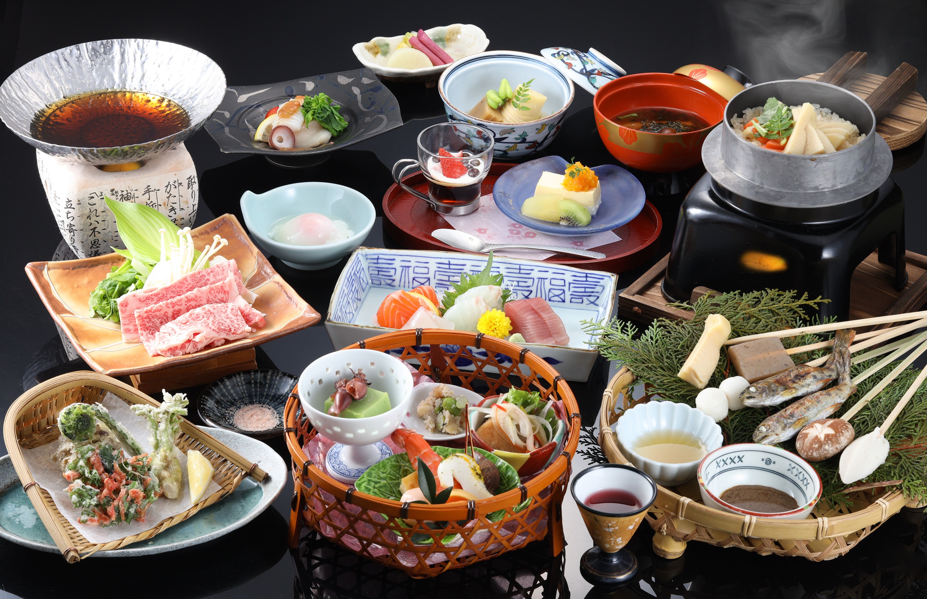 【春限定】飛騨牛すき焼きと山の春を楽しむプレミアム会席！清流の女王・春子(稚アマゴ)や筍づくし（釜めし・天ぷら・炭火焼き）の旬を詰め込んだお食事です
