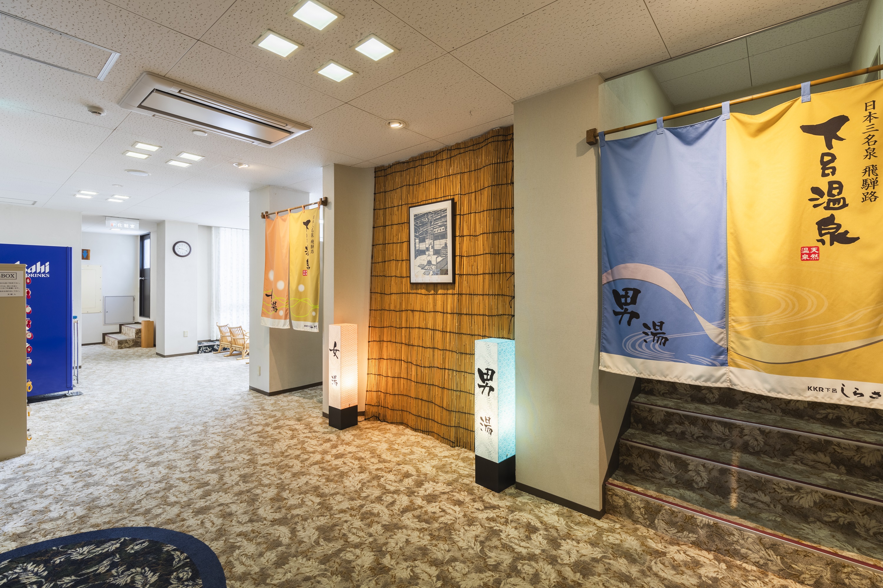 アルカリ性単純温泉の大浴場はチェックイン時から一晩中ご利用いただけます。（朝9時～12時までは清掃タイムとなります）美肌の湯といわれる下呂温泉を何度でもお楽しみください。