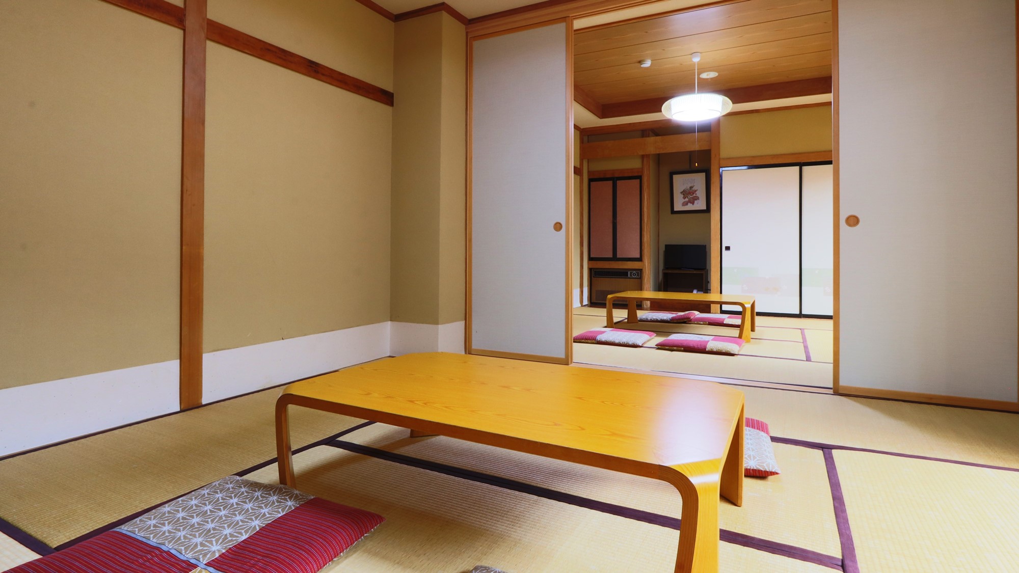 【和室8畳2間】大人数でも広々お使いいただけます。