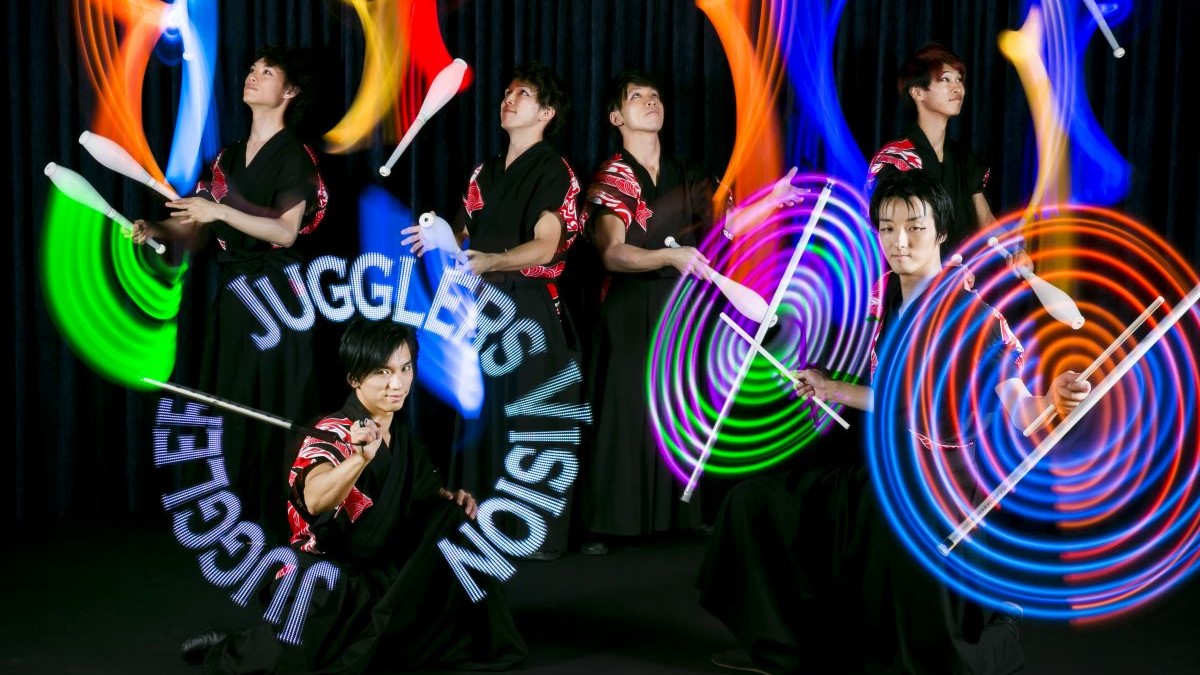 【2026ニューイヤー福寿プラン】ルミナス-Jによる光を使ったジャグリングパフォーマンス