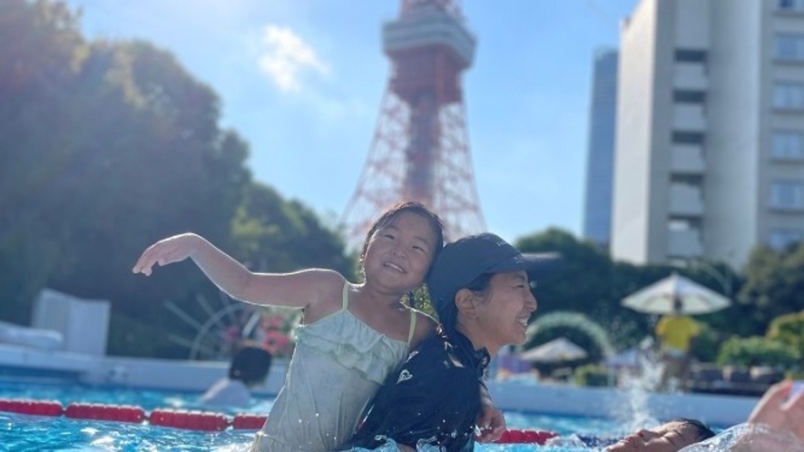 デイプール　東京タワーを眺めながらプールを愉しむ家族イメージ