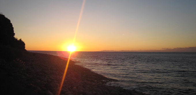 ①大瀬岬から眺める夕日