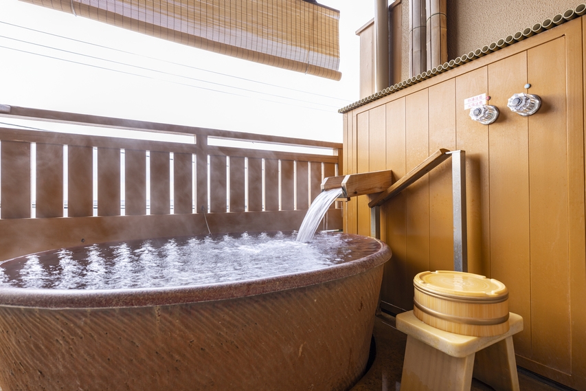 【ひいなで一番人気の】海一望 10畳 陶器製 露天風呂付客室