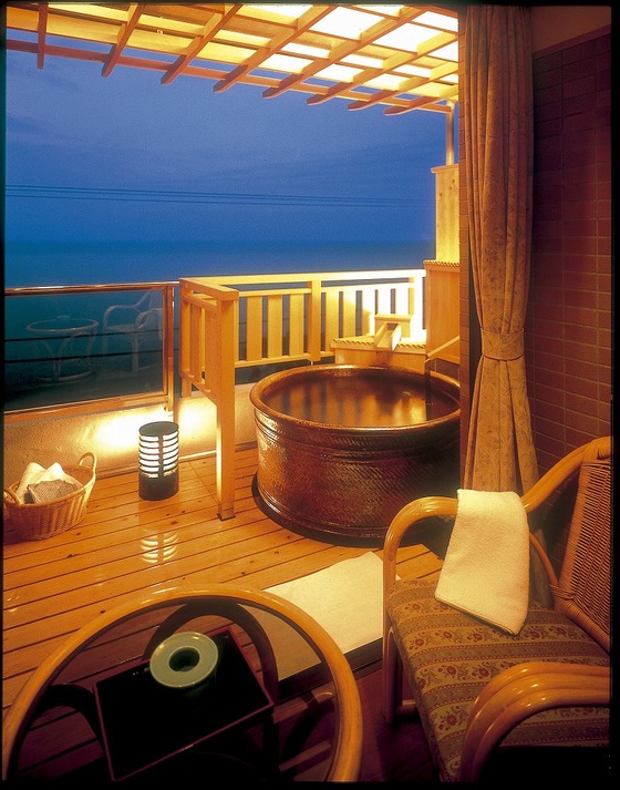 Guest room with open-air bath