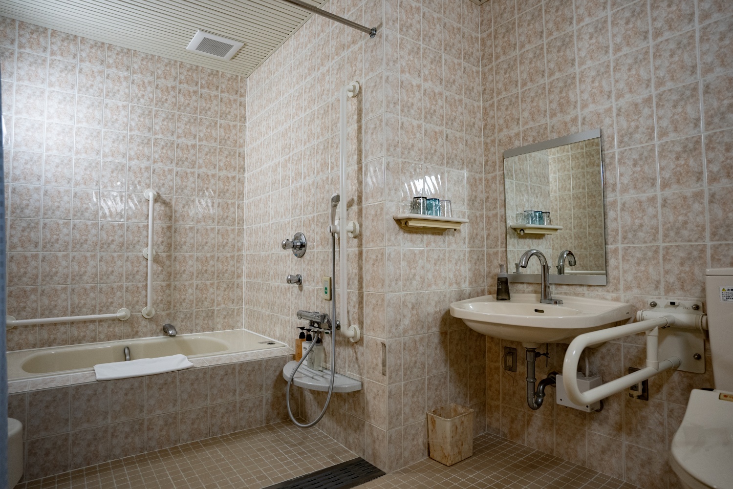 バリアフリールーム　バス