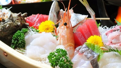 【夕食のみ】静岡県産！新鮮地魚の船盛定食をお部屋でエンジョイ♪さらに源泉かけ流し貸切風呂付き