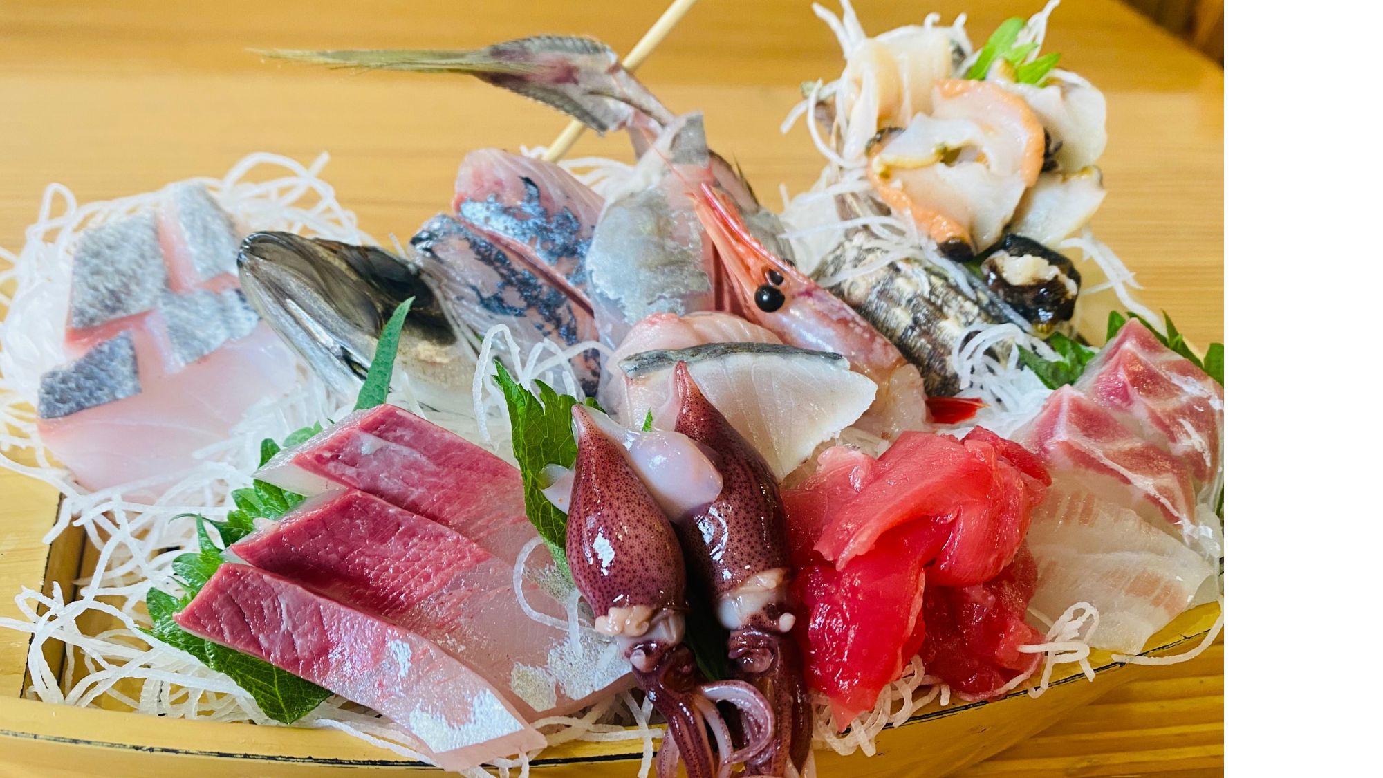 【お部屋で夕食付】鮮魚店直送の地魚が人気！お一人1台の新鮮な舟盛定食をお部屋にお届け♪（夕食のみ）
