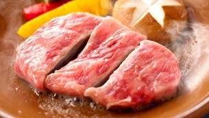 【お部屋で夕食＋朝食ビュッフェ付】霜降り前沢牛ステーキ＆鮮魚店直送の舟盛定食と和洋ビュッフェが人気！