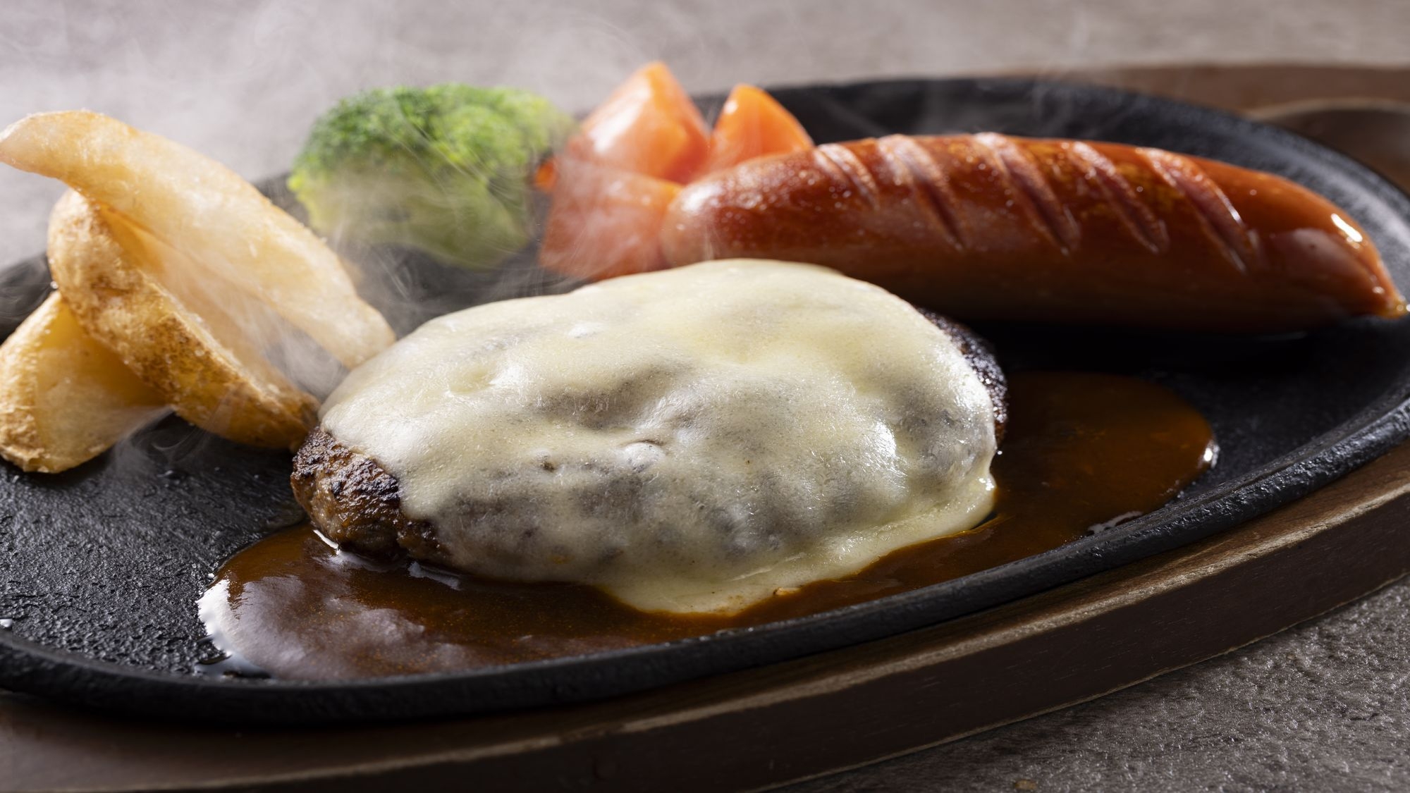 【1泊2食付】ホテルレストランでのご夕食（2000円食事券）+ご朝食ビュッフェ付き