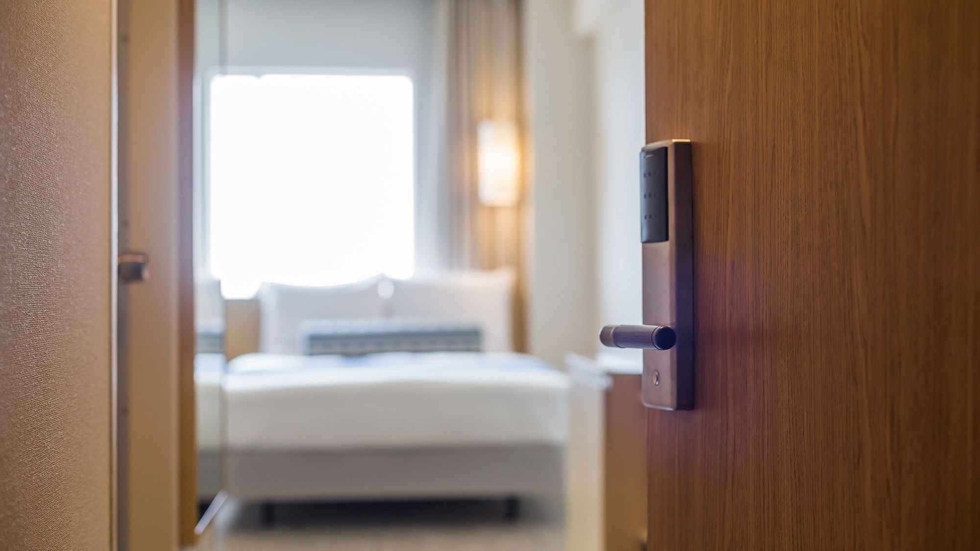 【お部屋タイプおまかせ】JRハウステンボス駅の目の前徒歩1分！天然温泉・サウナも完備／朝食付