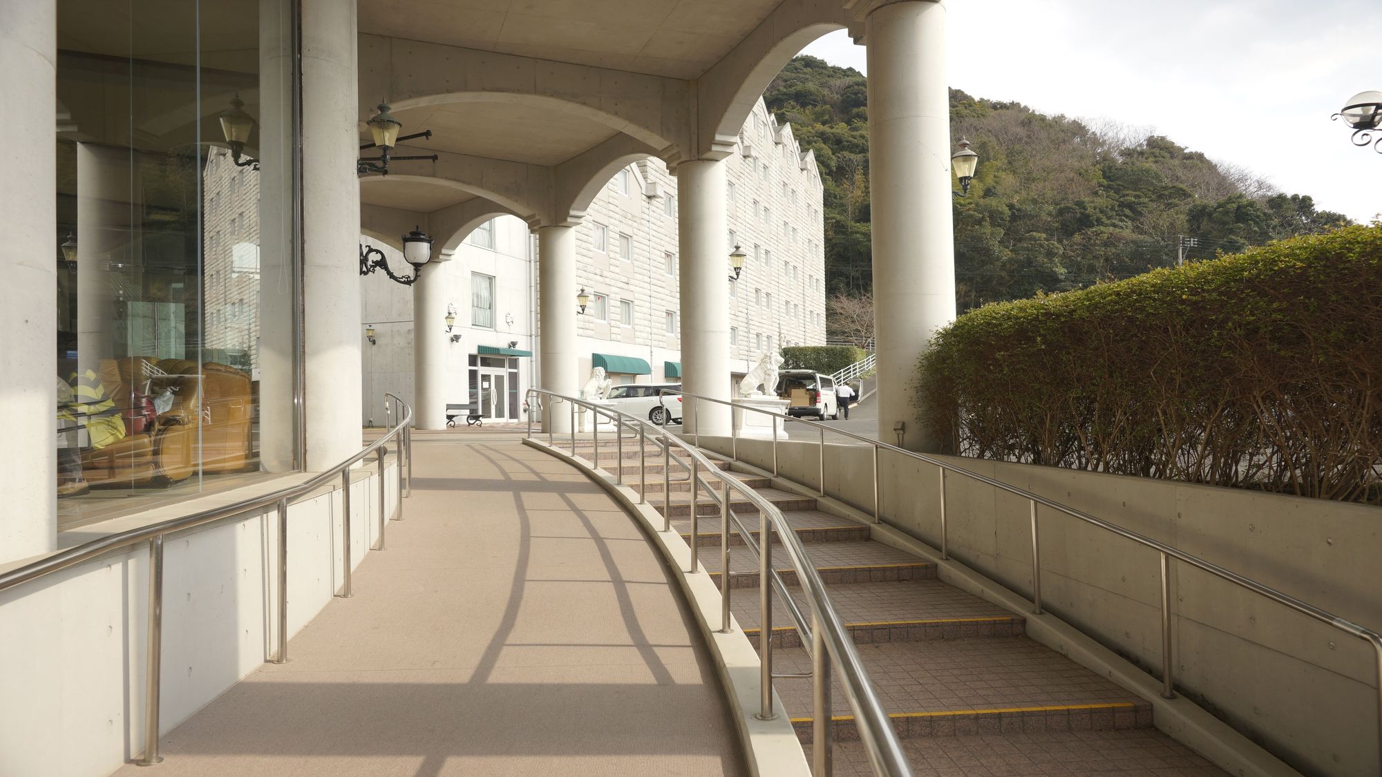 エントランスのスロープ