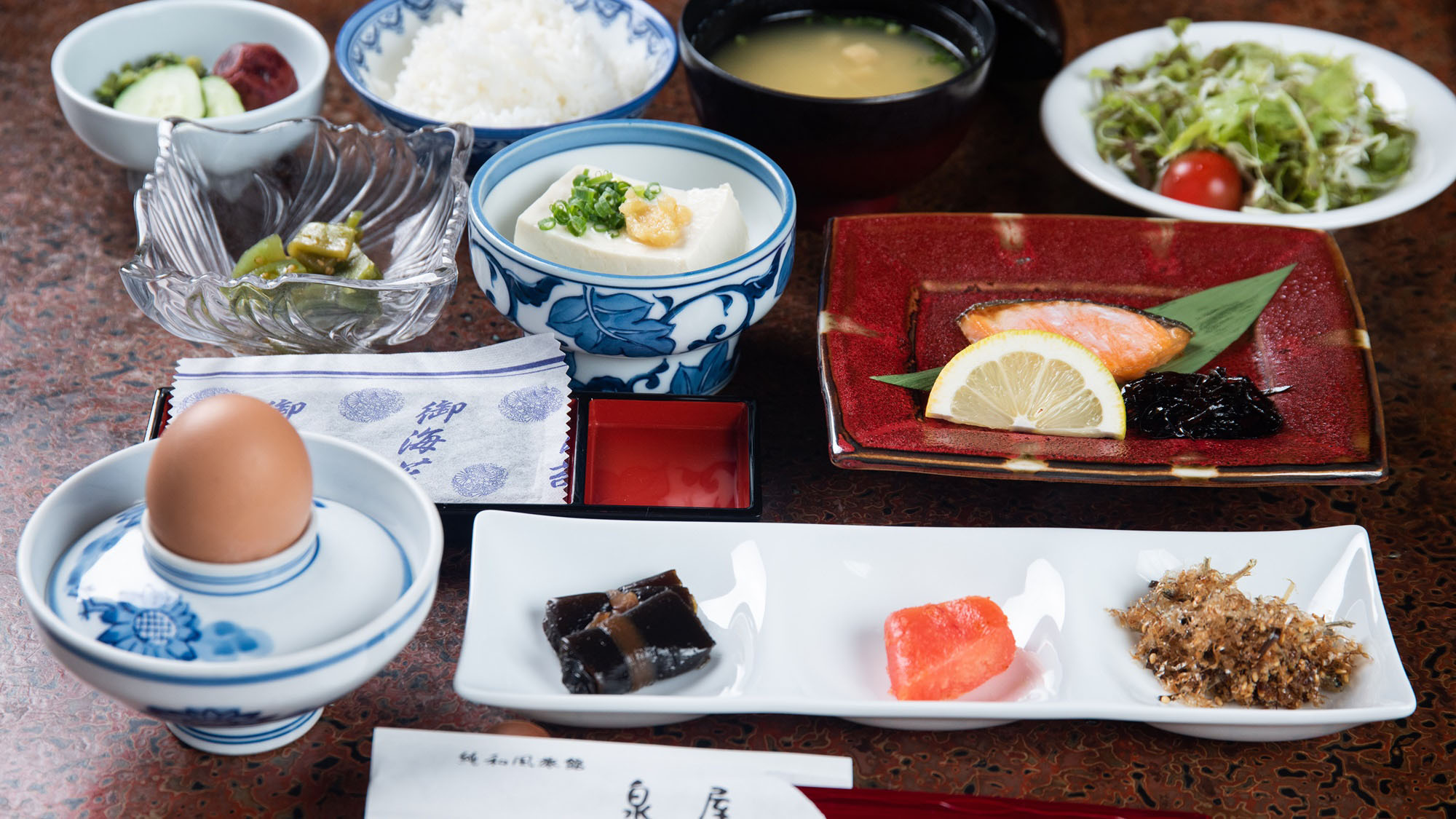 *旅館定番の朝ごはんをどうぞ