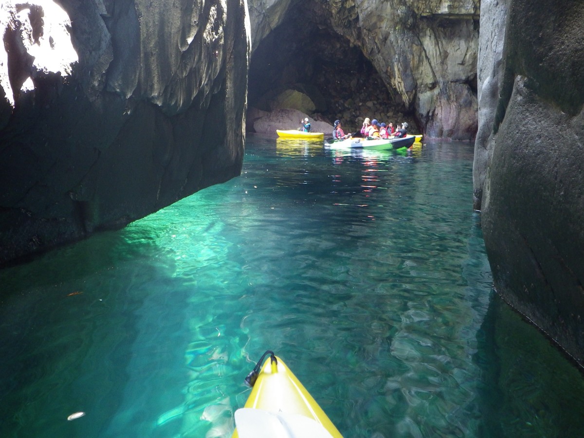 ジオカヌーあまるべ洞窟ツアー体験できます。
