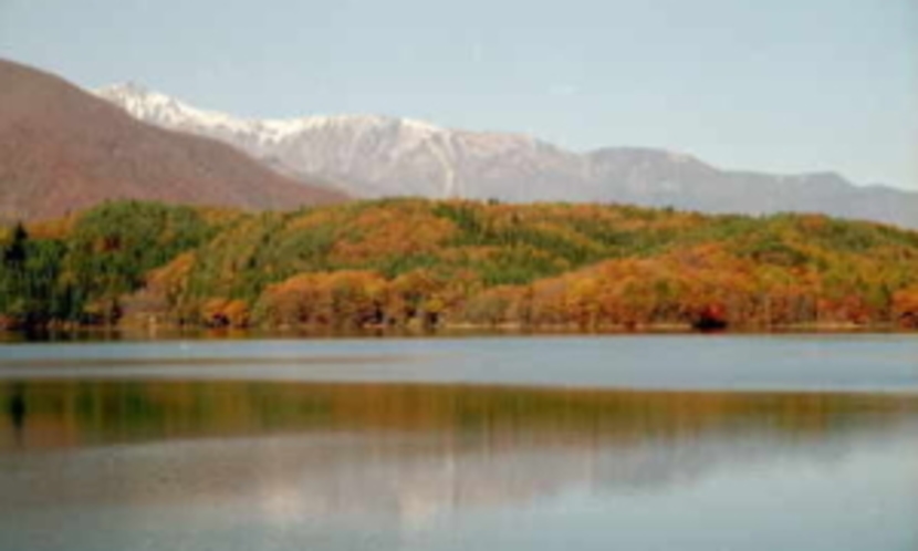 紅葉の青木湖
