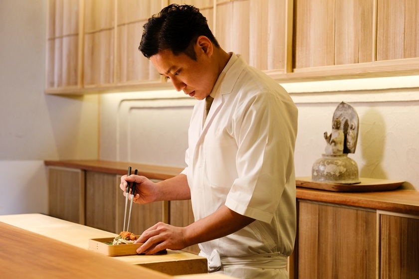 【1日1室】ミシュラン一つ星 日本料理「寅黒」夕食コースと日本酒飲み比べセット付＜選べる朝食付＞