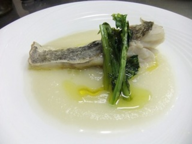 フルコースディナー(魚料理)｜鱈のソテー、カブのソース