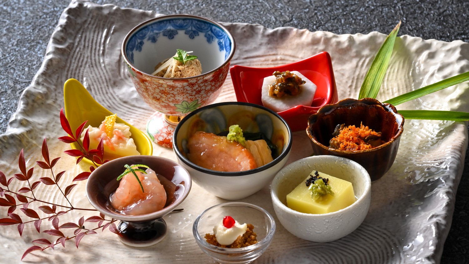 【気軽に活蟹体験】二人で一杯を分けて楽しむ三種の味わい　はじめてでも安心の八品会席