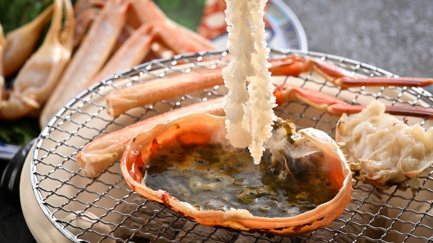 【気軽に活蟹体験】二人で一杯を分けて楽しむ三種の味わい　はじめてでも安心の八品会席