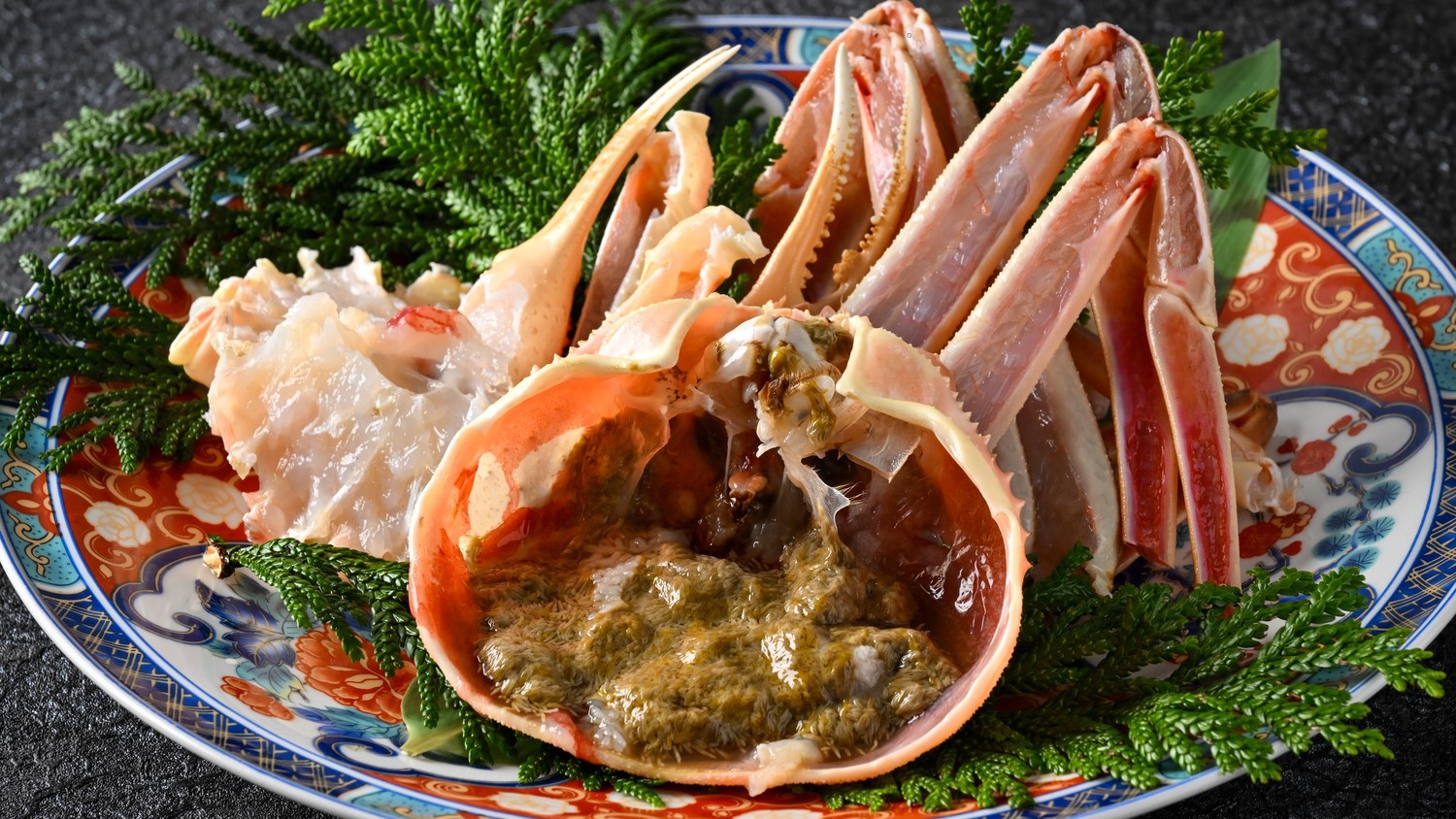 【食事処zeze確約】大迫力！特大タグ付き活蟹を二名様で一杯　焼き・刺し・蒸しを愉しむ会席