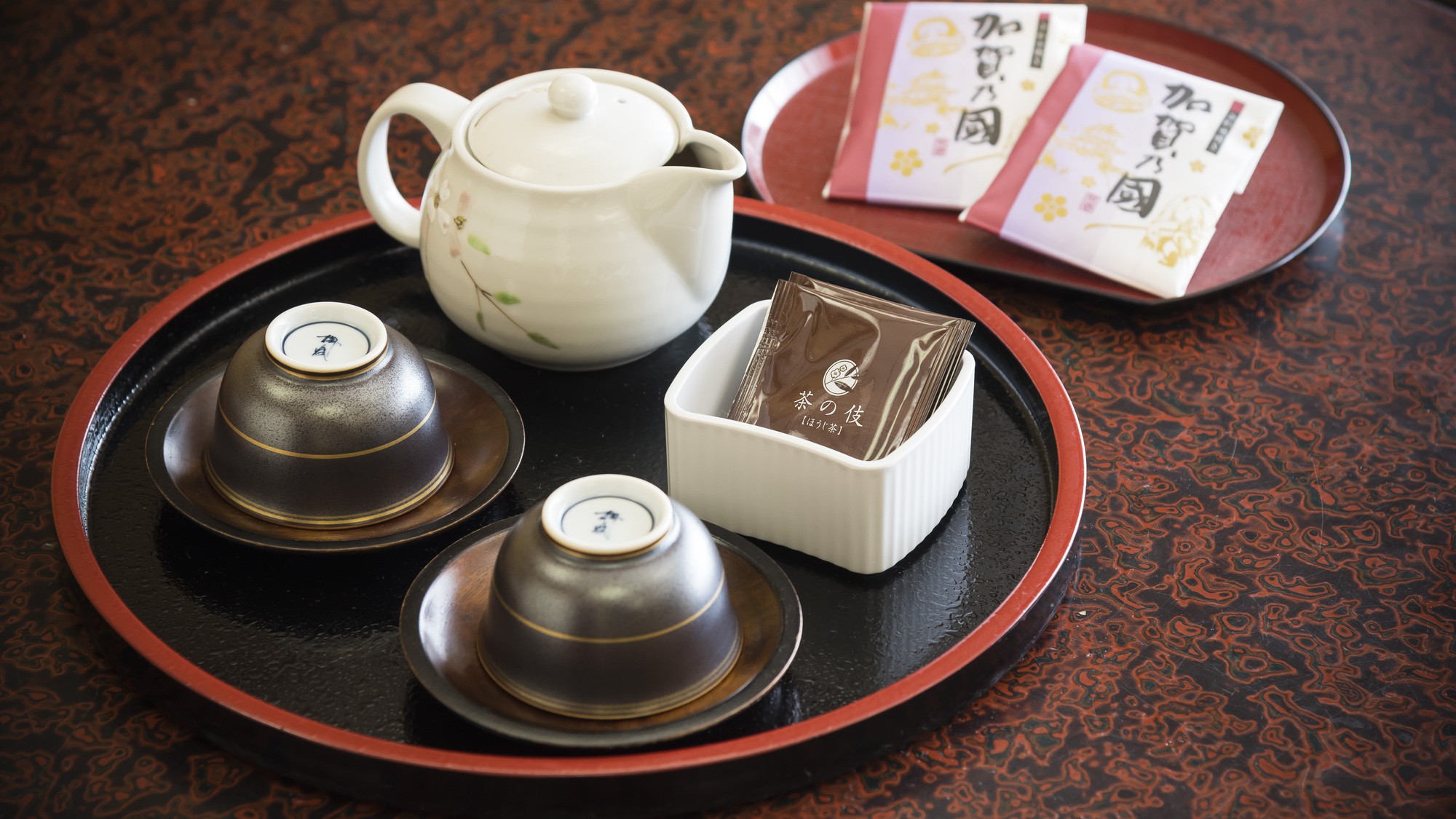 ■おもてなし■客室には、お茶セットをご用意。
