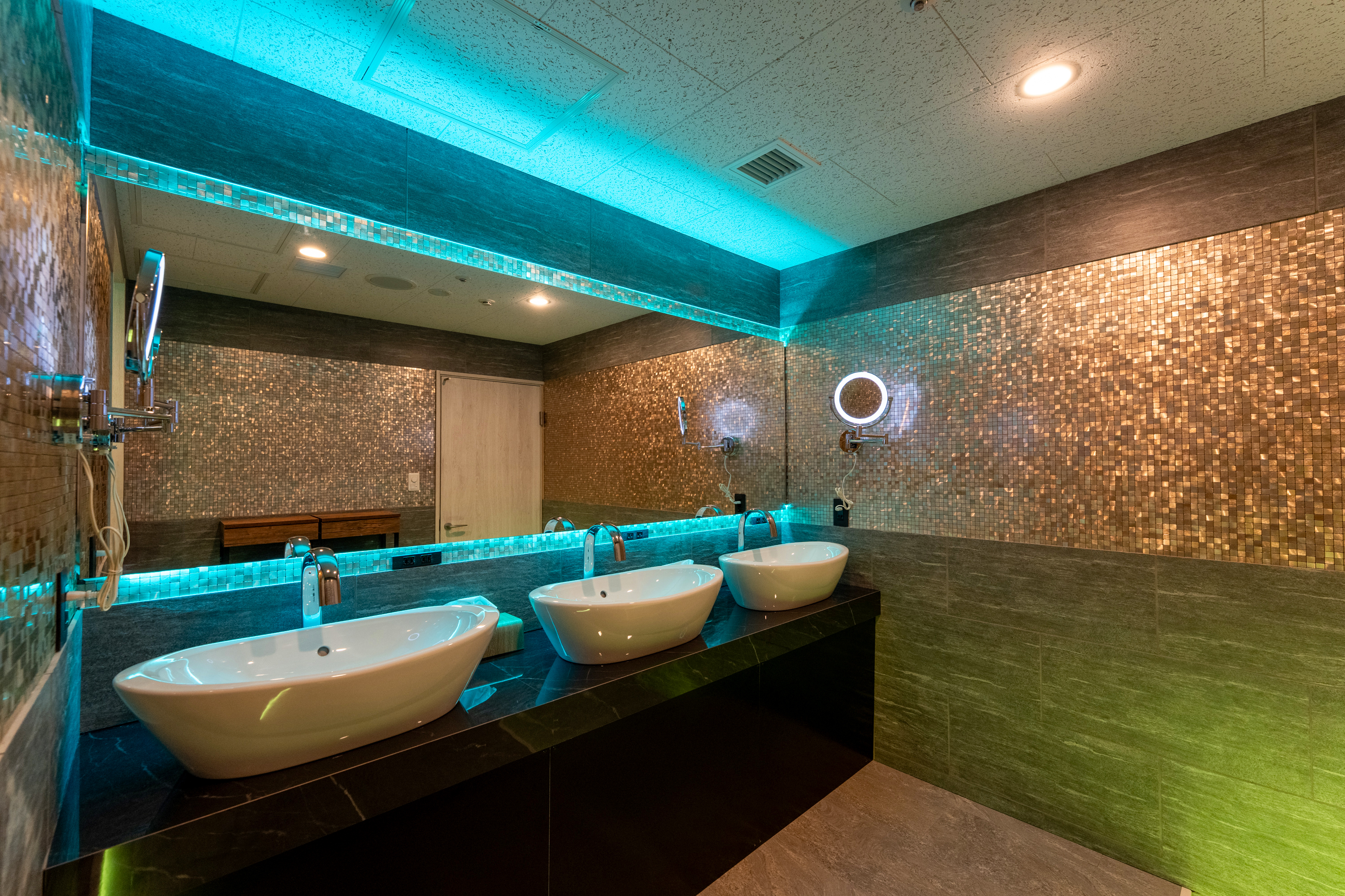 レディースカプセルルーム＿パウダールーム