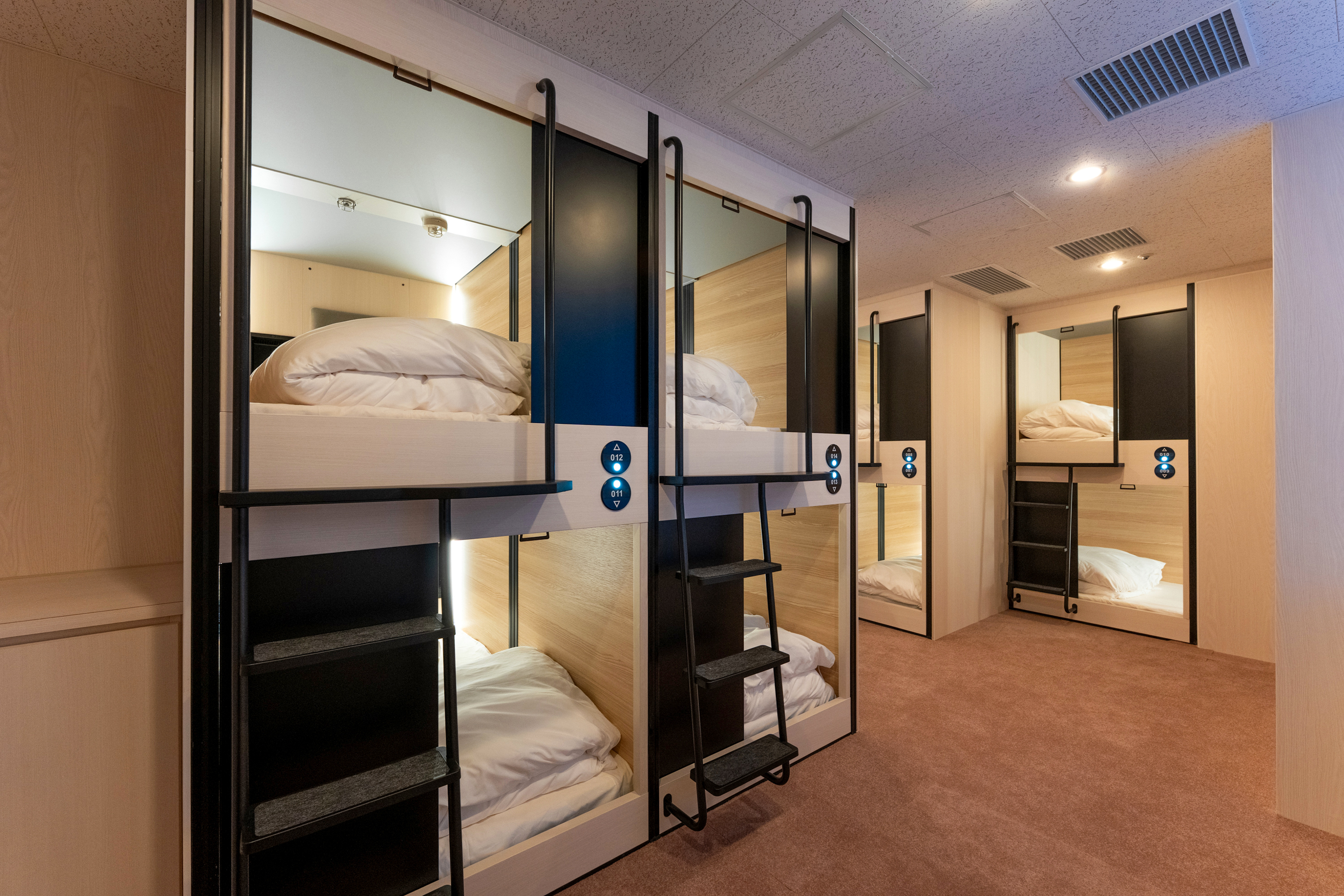 レディースカプセルルーム＿部屋画像①