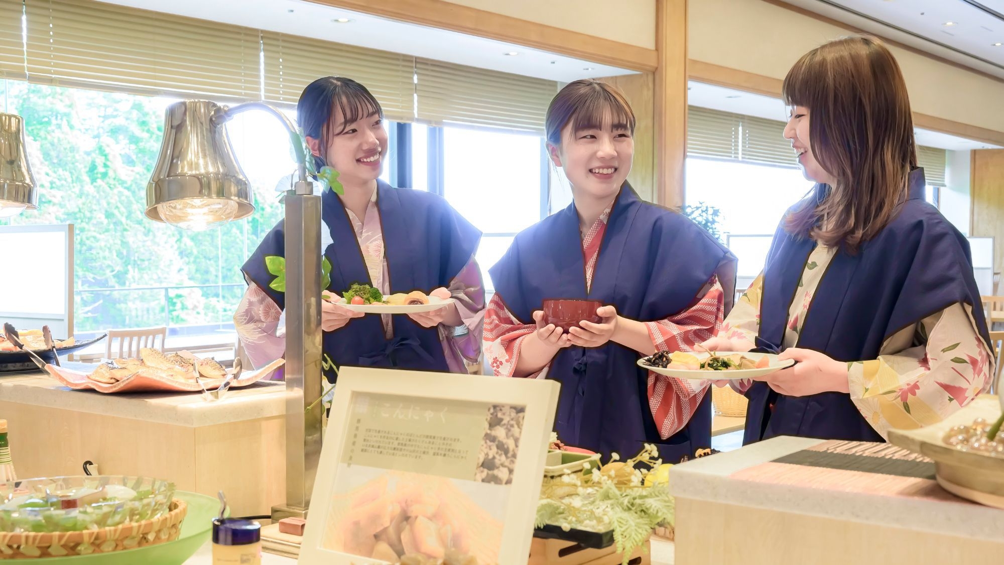【雨が降ったら紫陽花傘でおでかけ♪色浴衣レンタル付き】女性に人気！あじさい傘で石段街へ〇1泊朝食