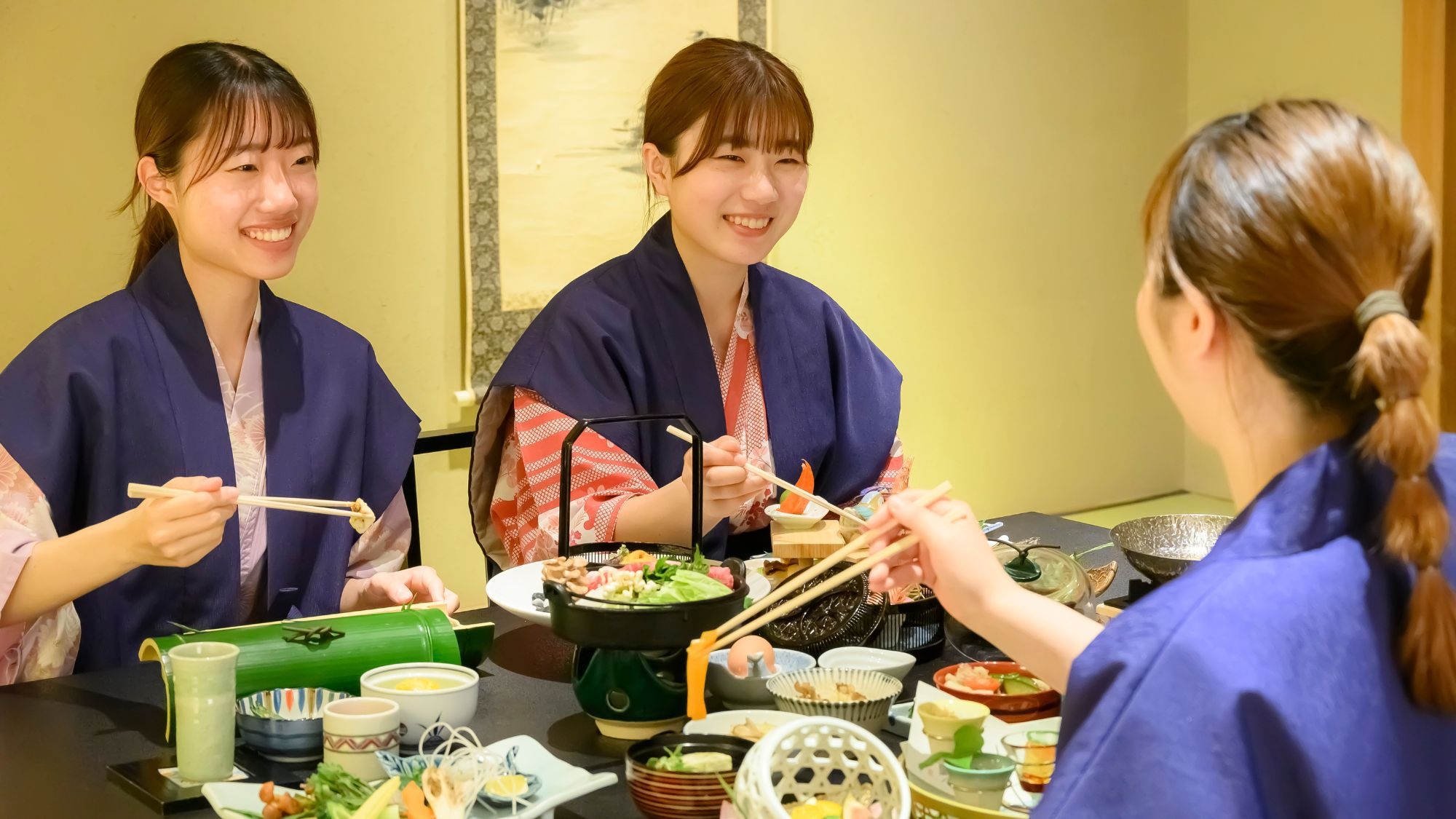 【冬季限定〇かにふぐ味覚会席】蟹・河豚唐揚げ・牛豚食べ比べすき焼き〜上州冬の味覚と黄金白銀名湯を満喫