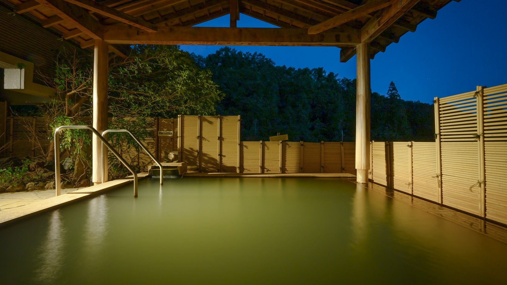 【直前割】お日にちあればラッキー！黄金と白銀の2湯が楽しめる温泉と徒歩0分石段街を満喫！