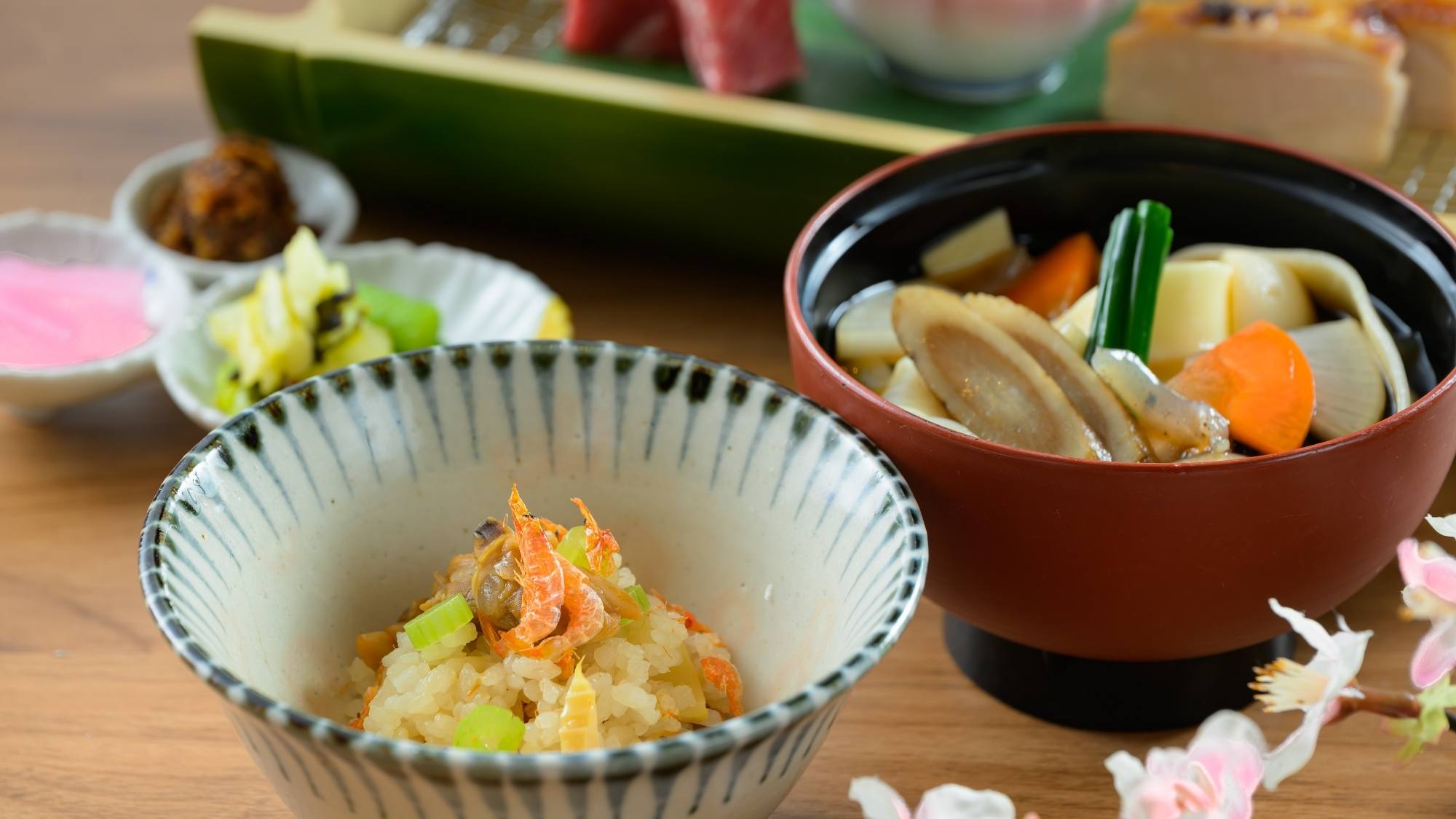 芽吹きの季節。旬の味覚をじっくりご堪能ください。