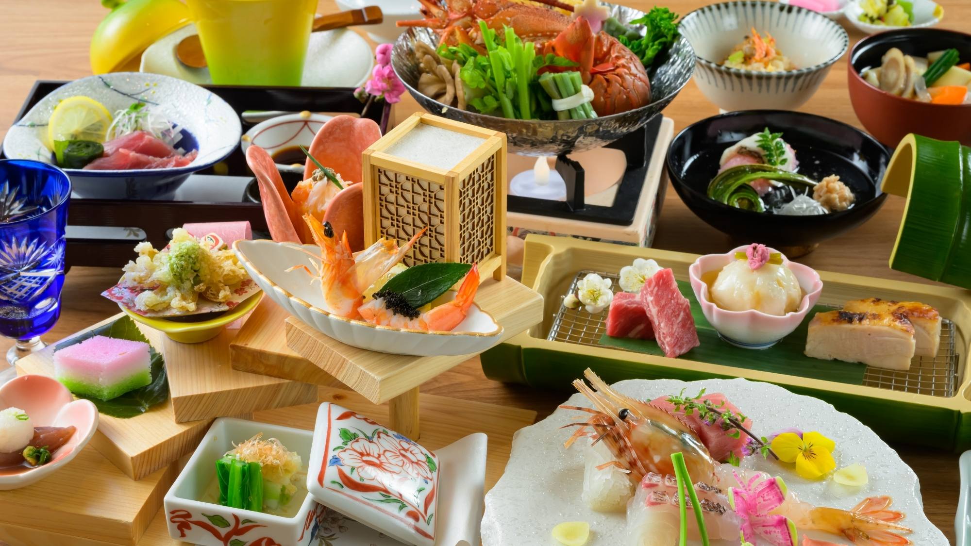 イセエビ鍋に赤城どりと国産牛の食べ比べなど、春の美味を贅沢に頂く万葉創作和会席。