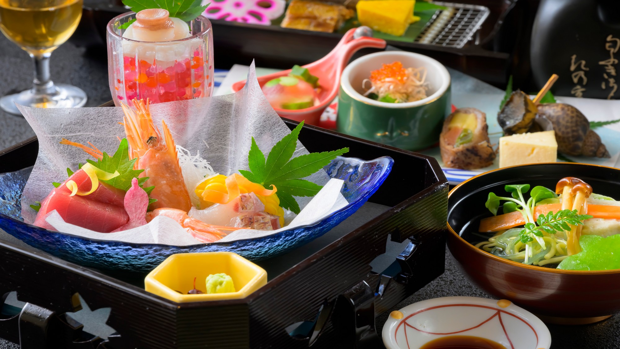 福一の夏のお料理。器から飾り付けまで涼しげな一品の数々。