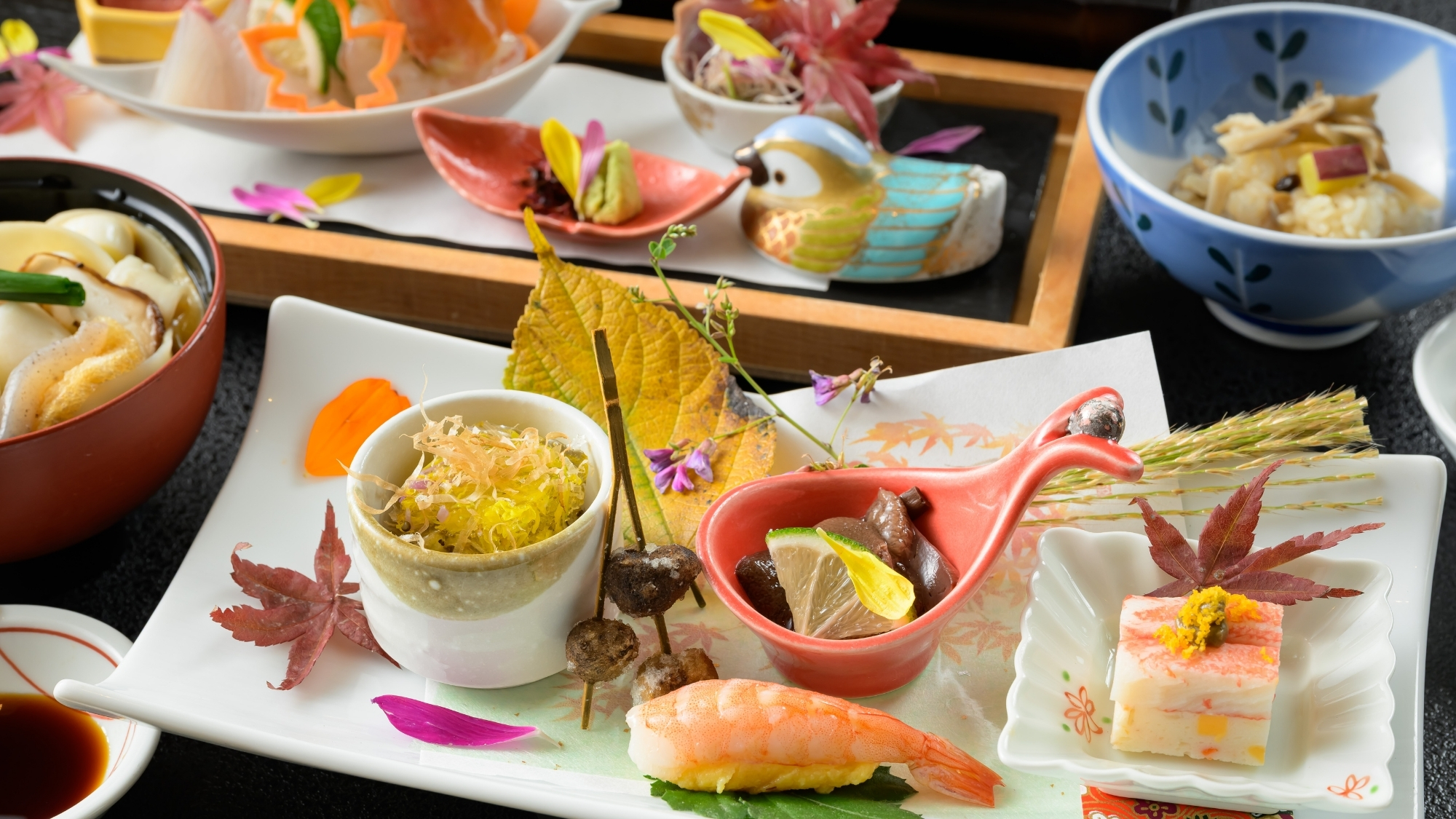 実りの秋を祝福するような、華やかなお料理をお愉しみください。