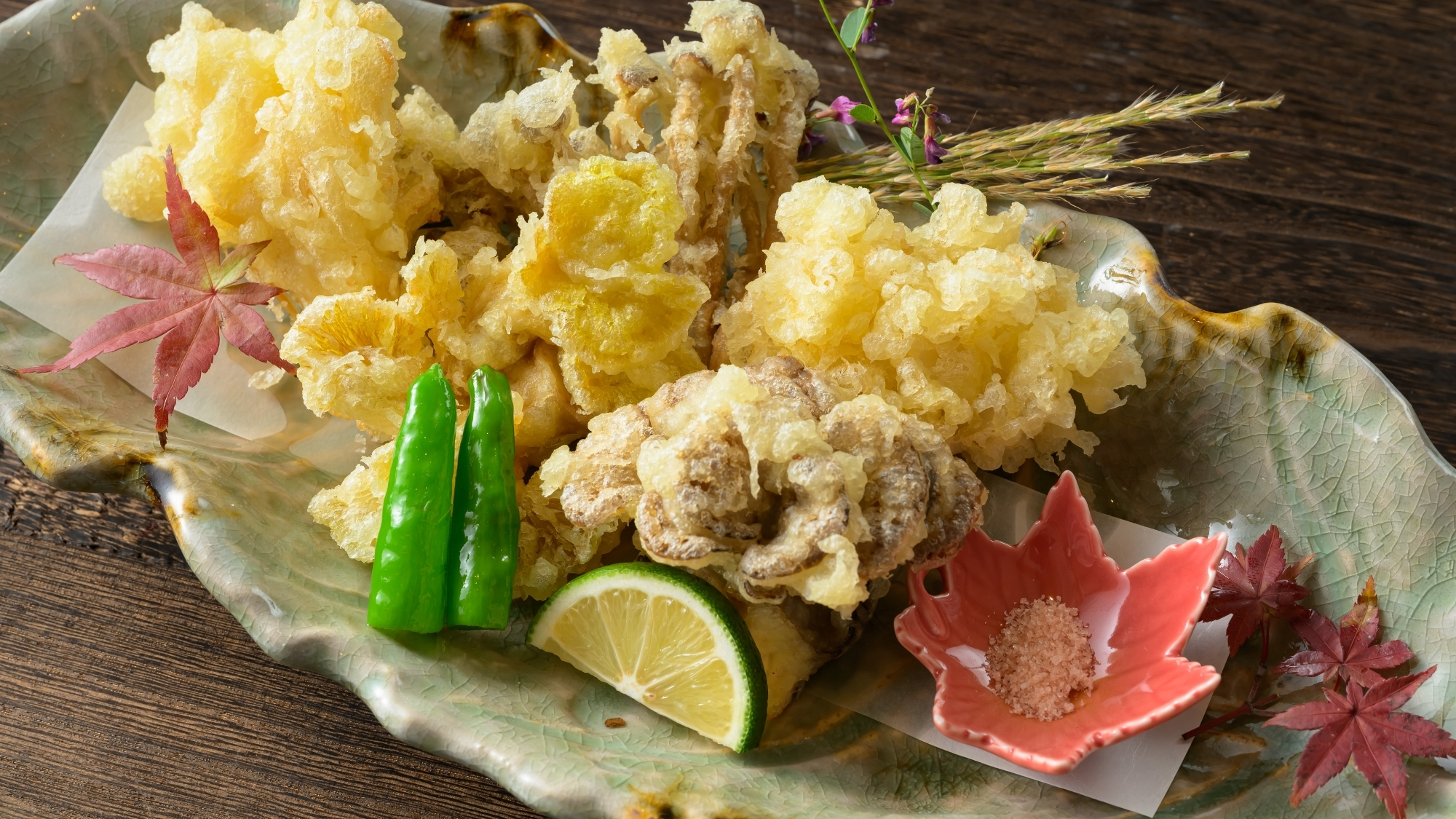 福一のきのこ天ぷら。秋らしい彩りと豊かな味わいを一皿に。