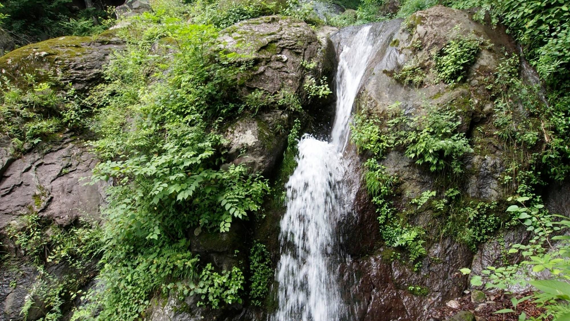 乙女の滝。滝が非常に特異な形をしていて、「ヒョングリ滝(跳ね滝)」と呼ばれています。