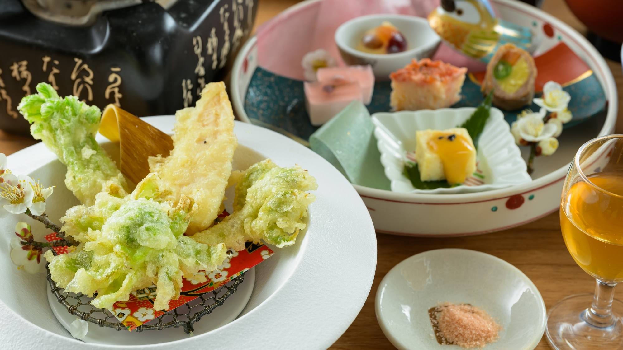 山菜天ぷらをはじめ、春の味覚が彩る千樹味覚会席。