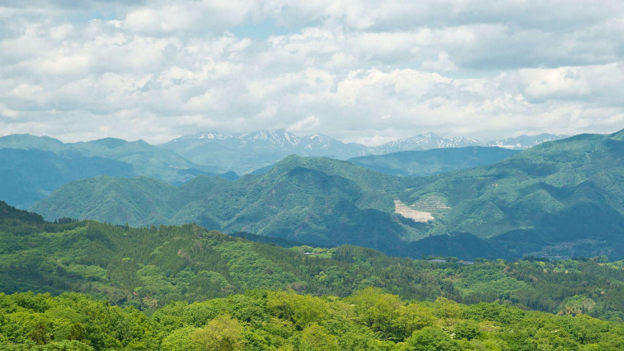 高層階からは伊香保の自然豊かな景色をご覧いただけます