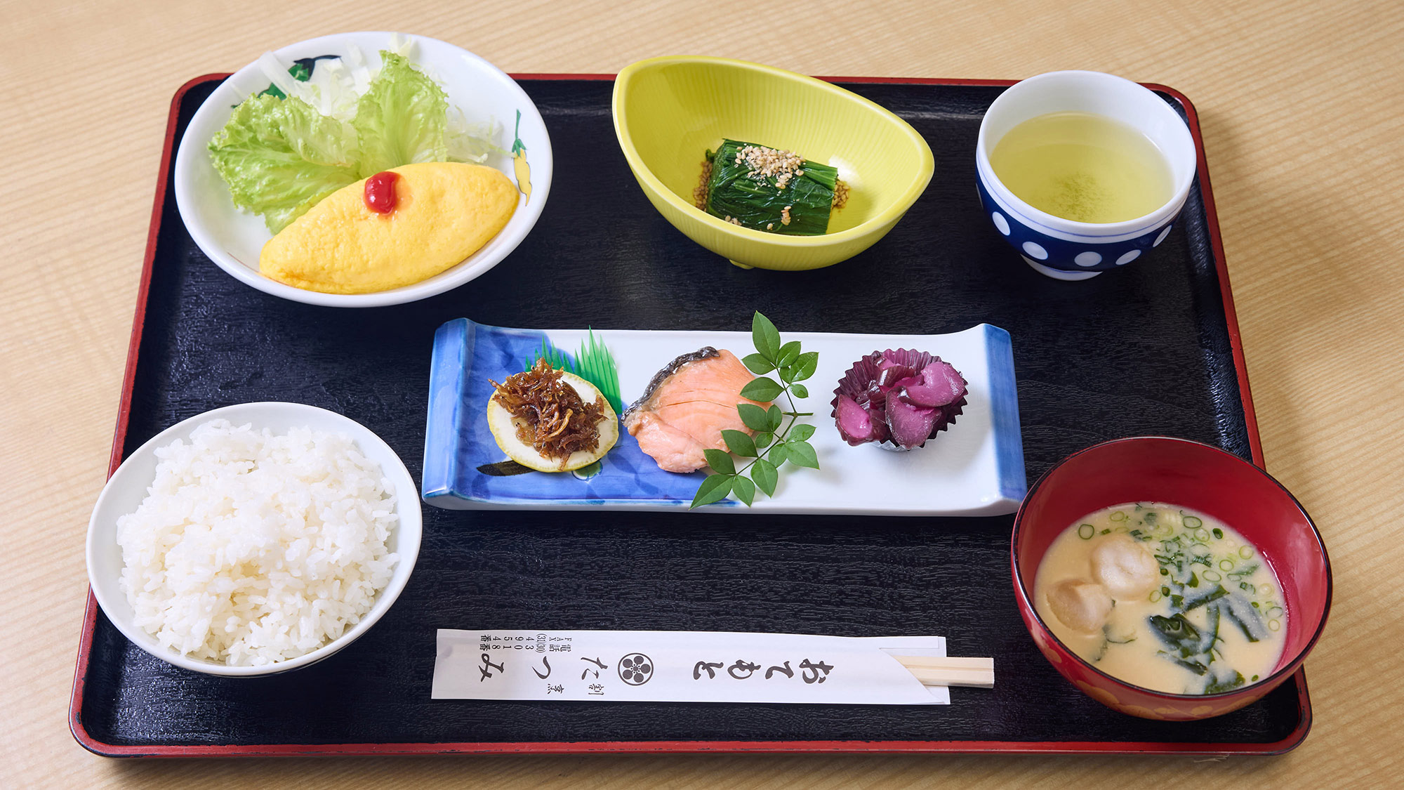 ・【朝食一例】ふわとろオムレツが嬉しい朝食。彩り豊かな和食とともに、素敵な一日を