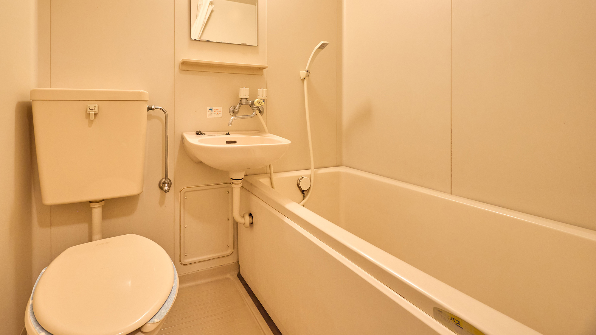 ・【ユニットバス付和室6畳】ユニットバスを客室に完備。大浴場に行かずにお部屋でゆったり過ごしたい方に