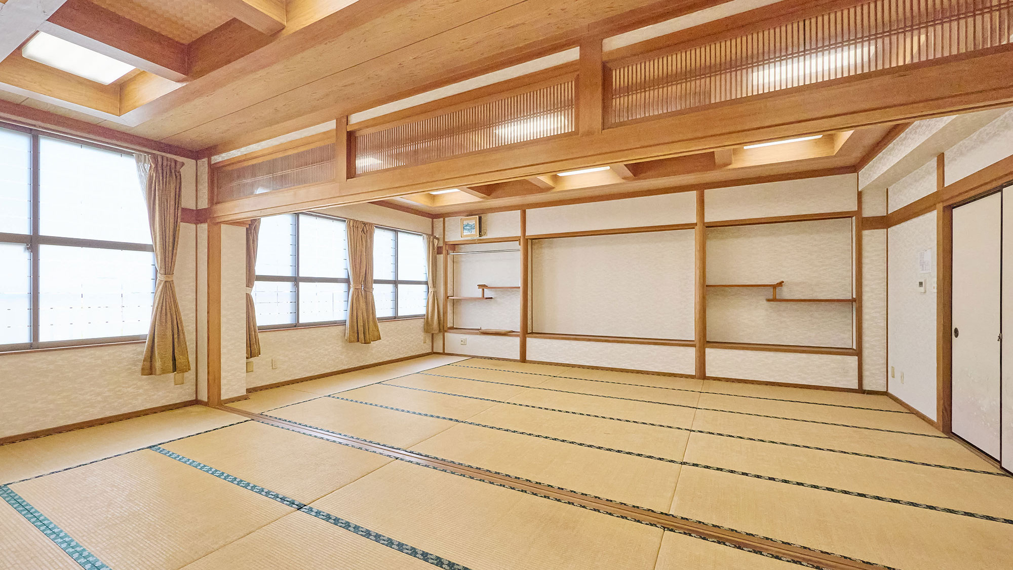 ・【和室30畳】和室30畳と6畳のお部屋を組み合わせて、団体でのご利用が可能です